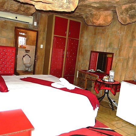 African Cave Lodge Hammanskraal Εξωτερικό φωτογραφία