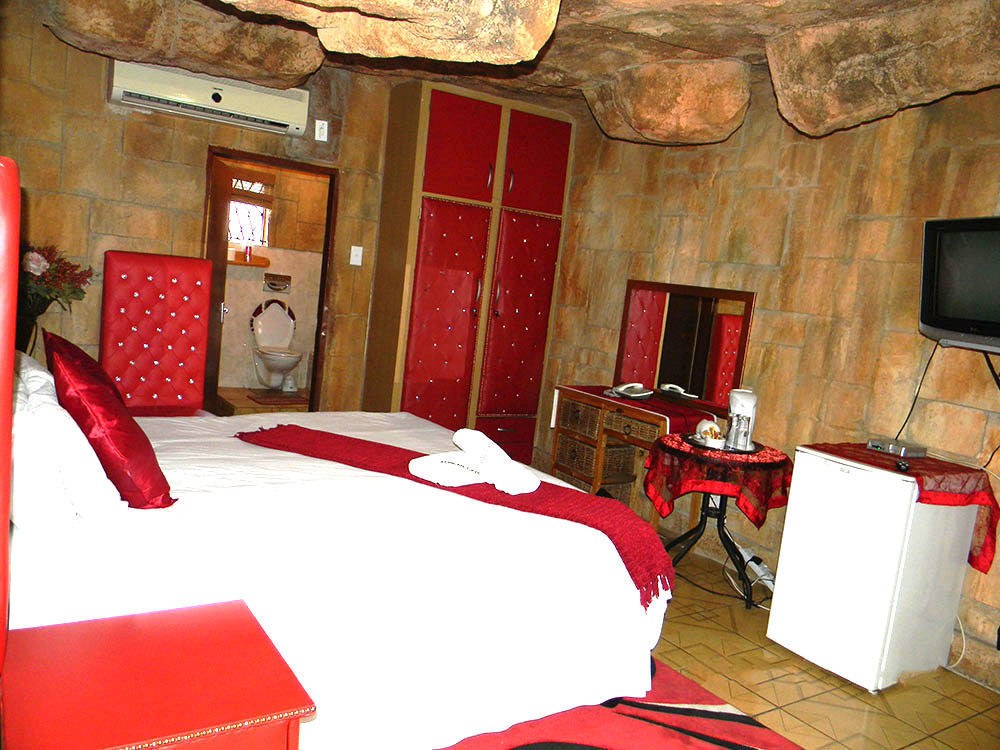 African Cave Lodge Hammanskraal Εξωτερικό φωτογραφία