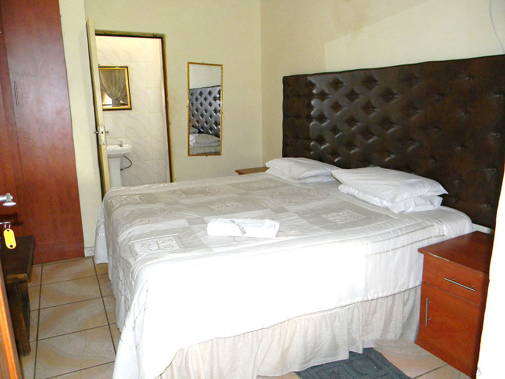 African Cave Lodge Hammanskraal Εξωτερικό φωτογραφία