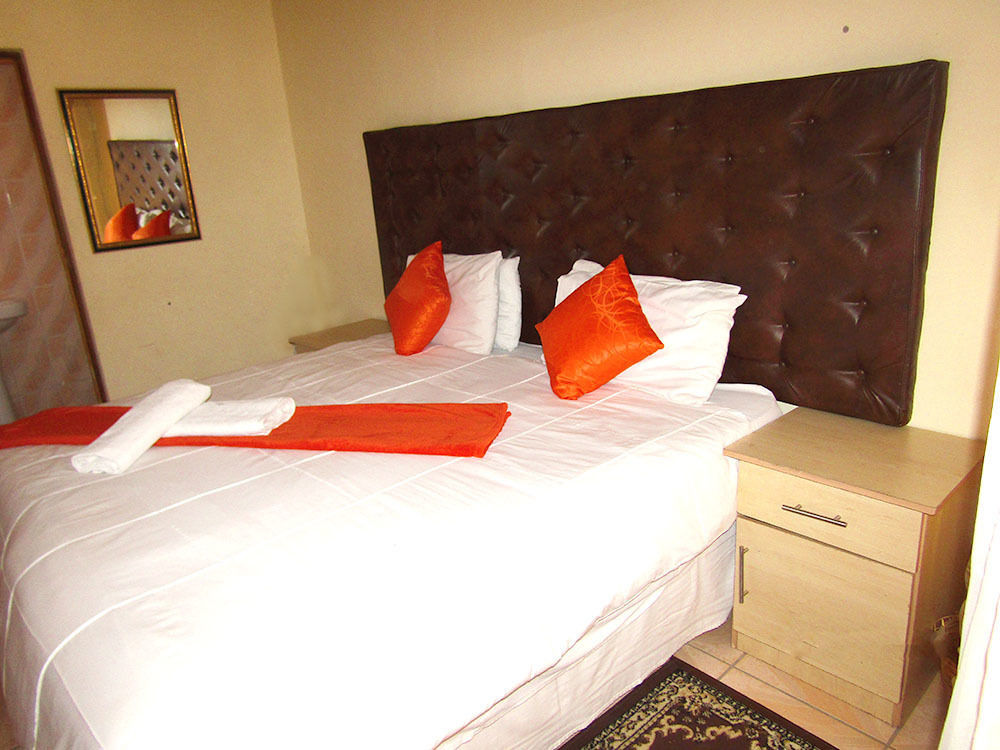 African Cave Lodge Hammanskraal Εξωτερικό φωτογραφία
