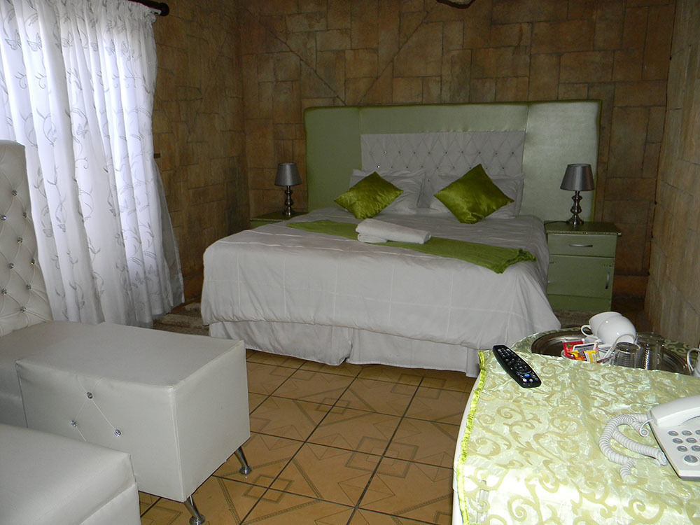 African Cave Lodge Hammanskraal Εξωτερικό φωτογραφία