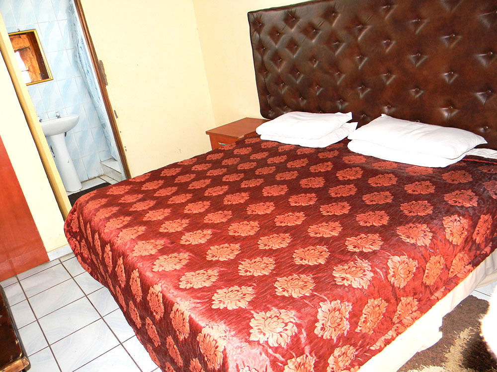 African Cave Lodge Hammanskraal Εξωτερικό φωτογραφία