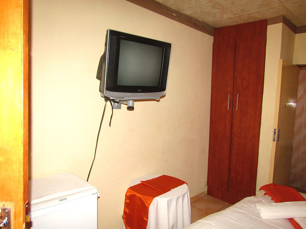 African Cave Lodge Hammanskraal Εξωτερικό φωτογραφία