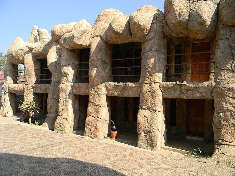 African Cave Lodge Hammanskraal Εξωτερικό φωτογραφία