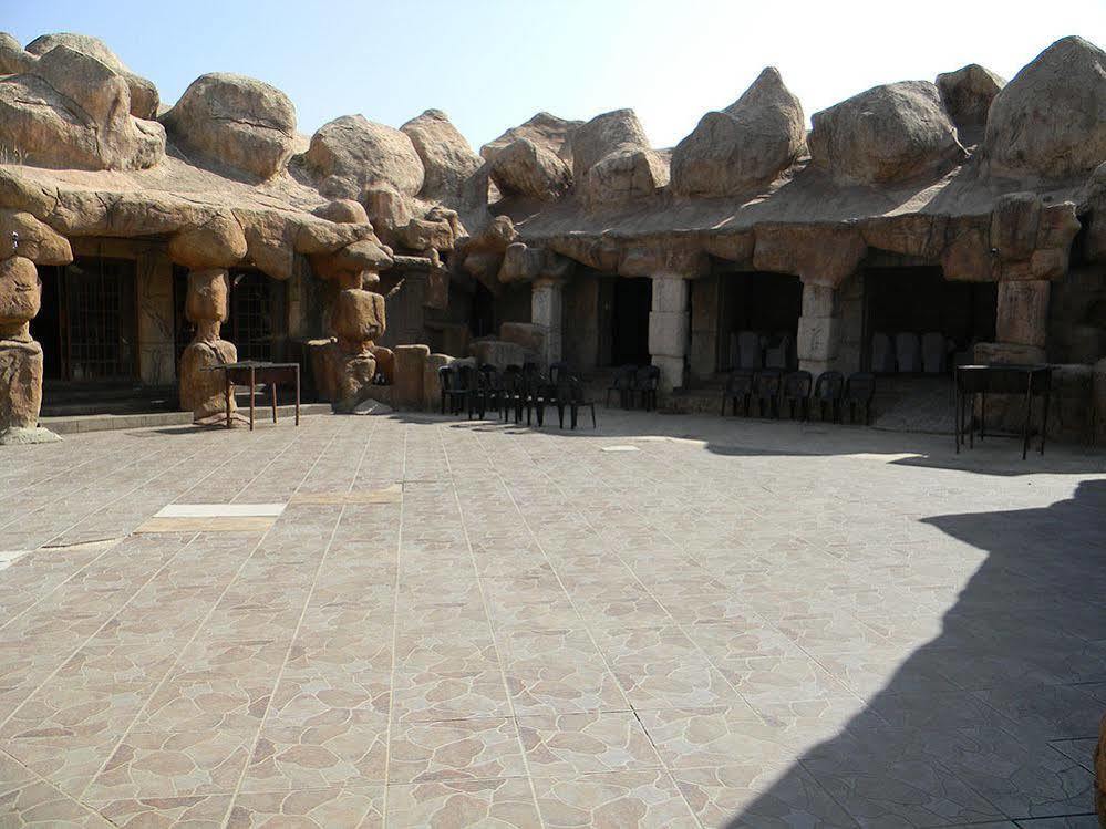African Cave Lodge Hammanskraal Εξωτερικό φωτογραφία